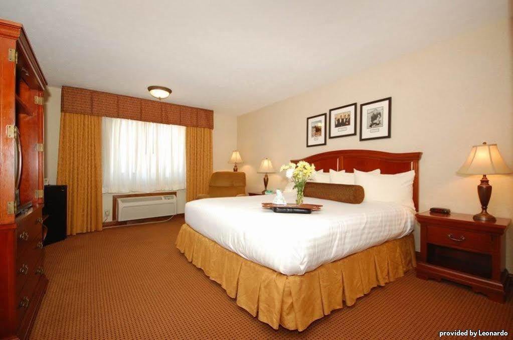 Baymont By Wyndham Bellevue - Omaha Hotel Bagian luar foto