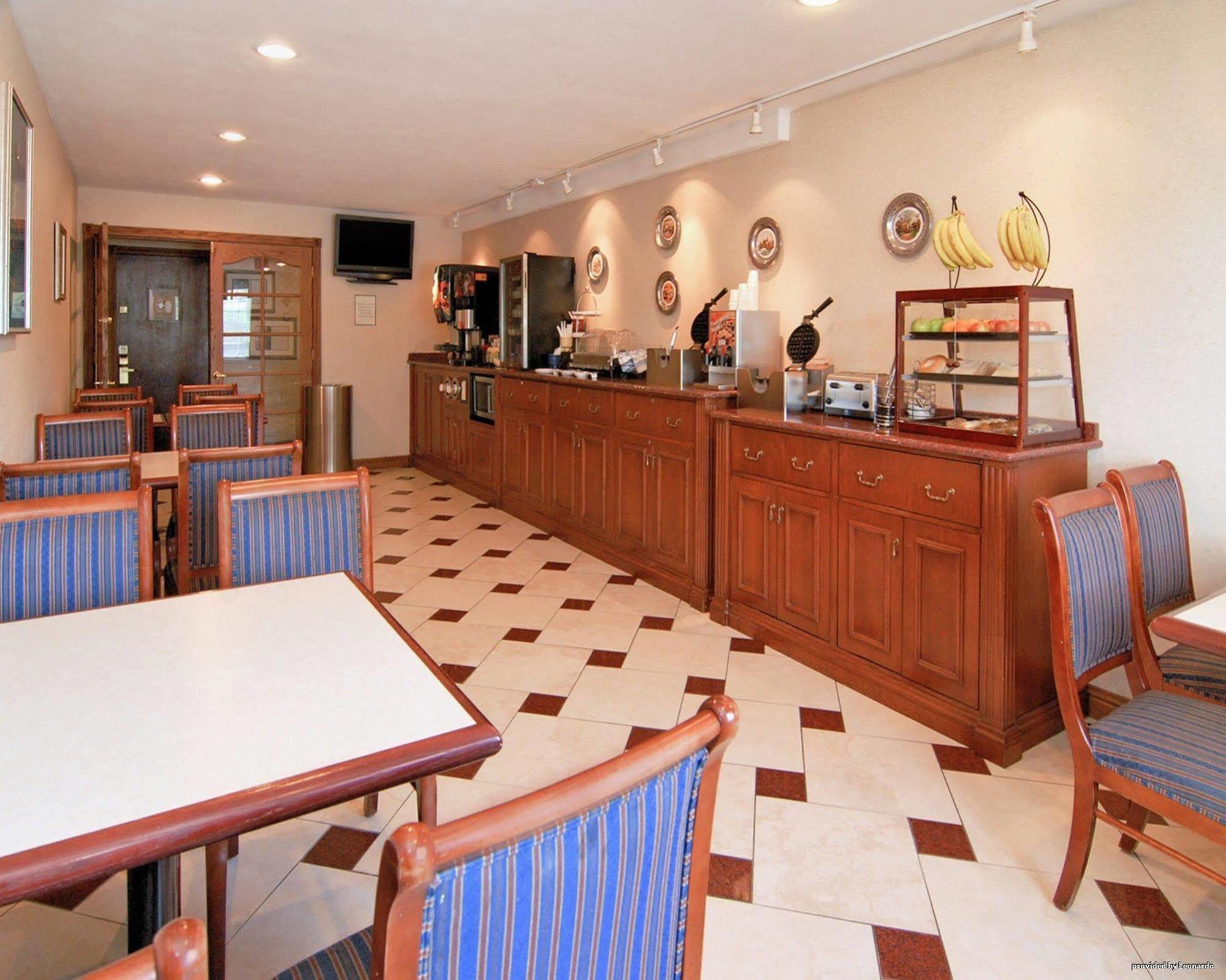 Baymont By Wyndham Bellevue - Omaha Hotel Bagian luar foto